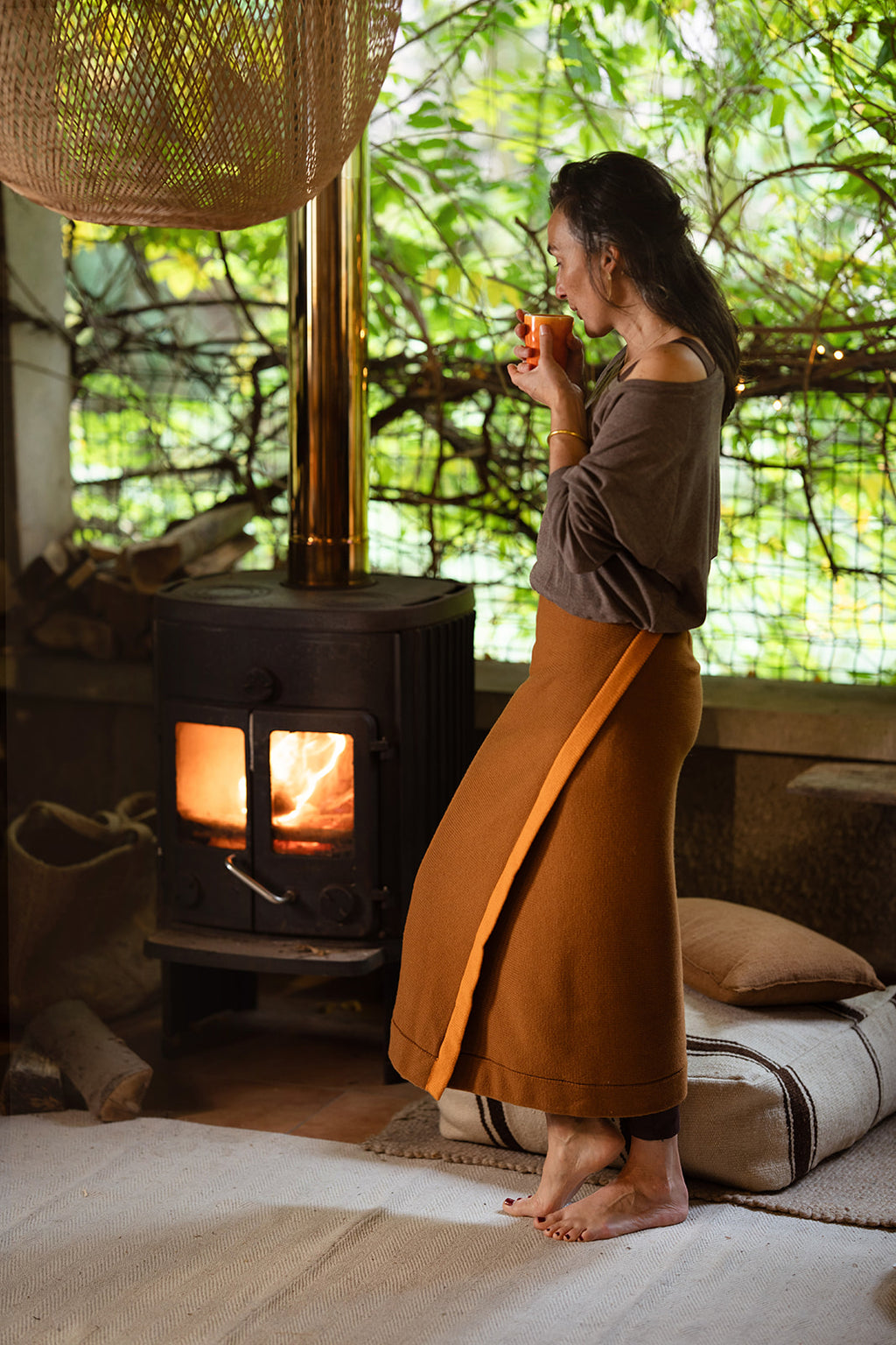 KEYEM wikkel met magnetische sluiting, praktisch alternatief voor een jas of sjaal, brandveilig, wol. 

KEYEM wrap with magnetic closure, practical alternative to a coat or scarf, fireproof, wool. 