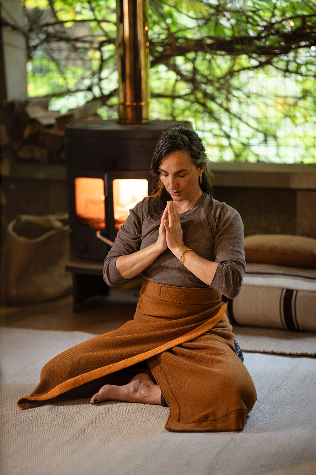 KEYEM wikkel met magnetische sluiting, praktisch en warm voor de yoga en meditatie.

KEYEM wrap with magnetic closure, practical warmth and cozyness for yoga and meditation. 