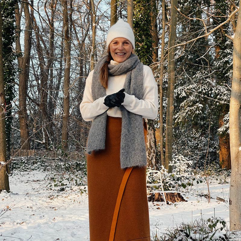 KEYEM plaid van 100% wol, elegante omslagdoek voor binnen en buiten

KEYEM 100% wool plaid, elegant wrap for indoor and outdoor use